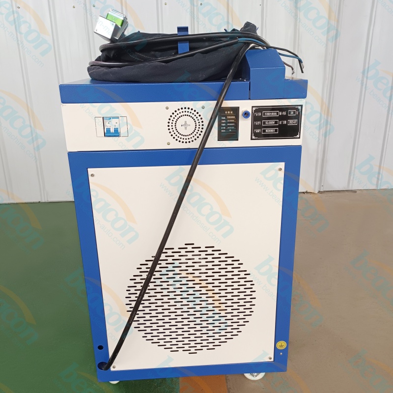 {LS-C 2000W Ручная машина для очистки волоконным лазером для удаления ржавчины и краски с металла}
